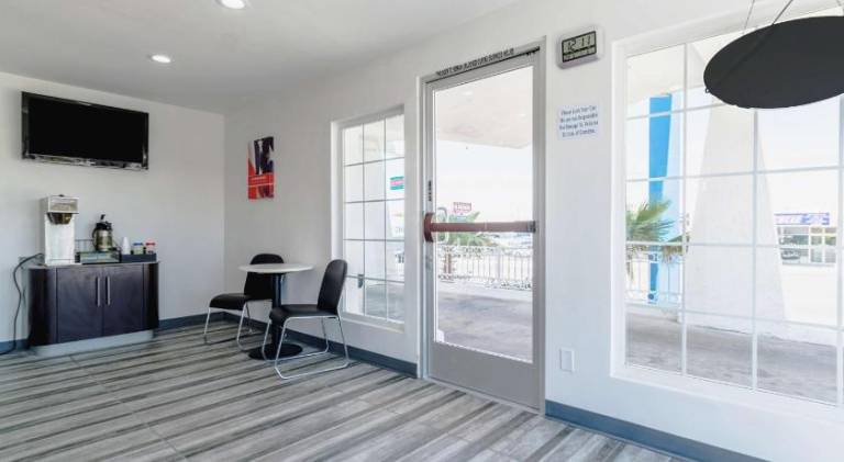 Motel 6 Barstow, CA - Route 66 — photo 4