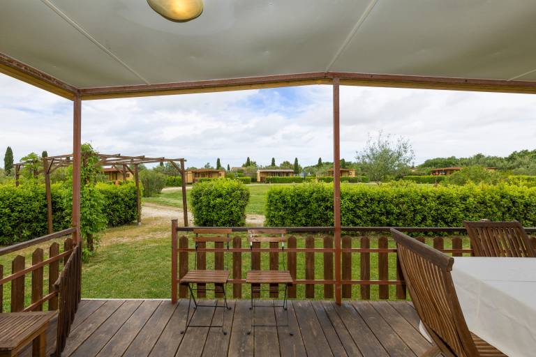 Bungalow 'Stella 1' with Shared Pool, Private Terrace and Air Conditioning — photo 2