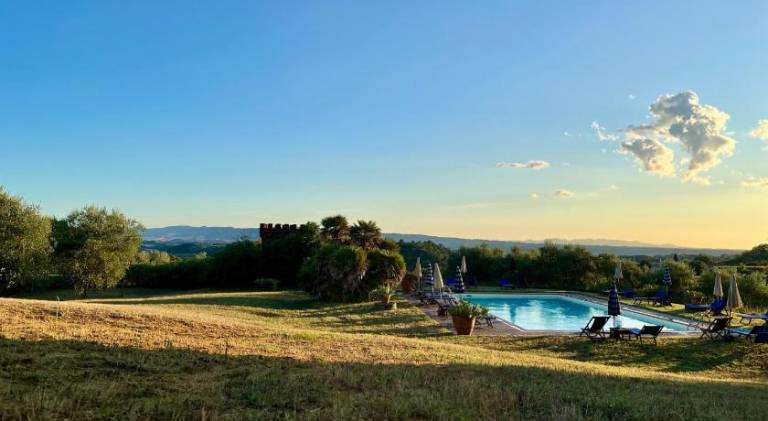 Farm with pool, yard & grill — photo 3