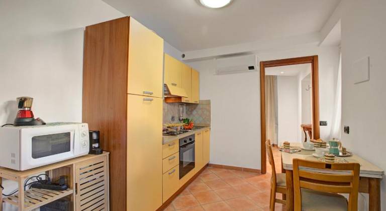 Holiday apartment with 2 rooms for 5 persons — photo 4