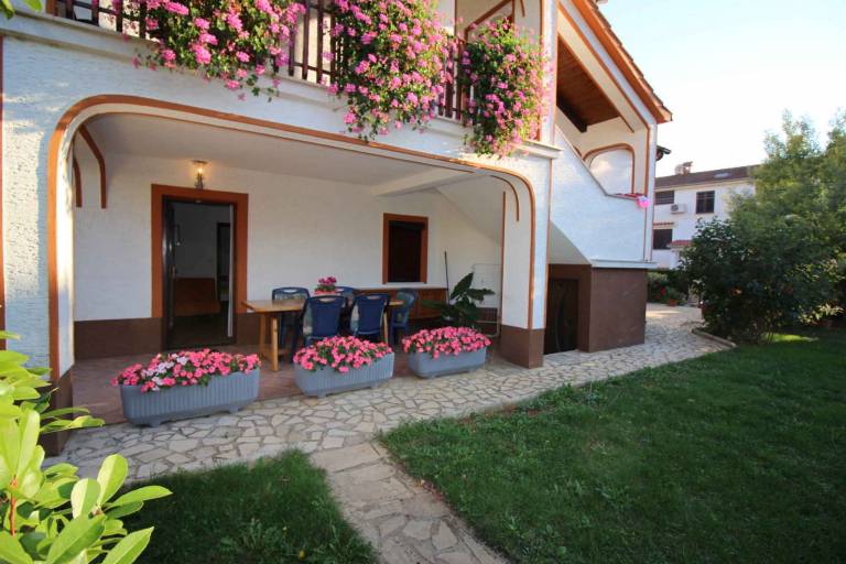 Holiday apartment with terrace — photo 3