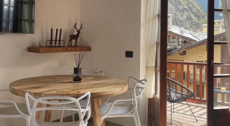 Holiday apartment with patio & BBQ in Courmayeur
