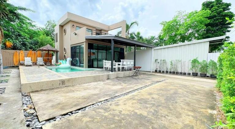 Spacious villa with pool | Pets are welcome — photo 4