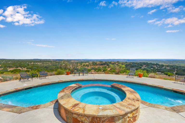 Arc de Texas - Joan of Arc Suite in Blanco, TX