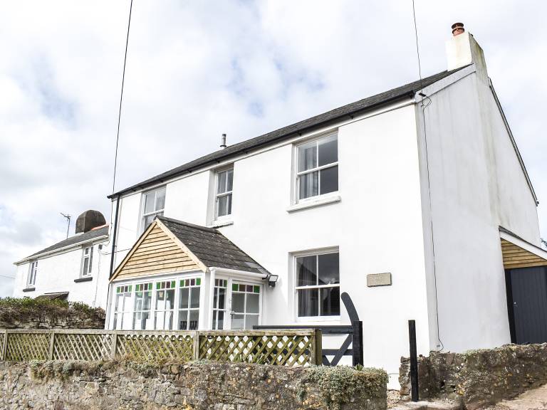 Family-friendly cottage with garden & BBQ | Pets allowed in Bideford