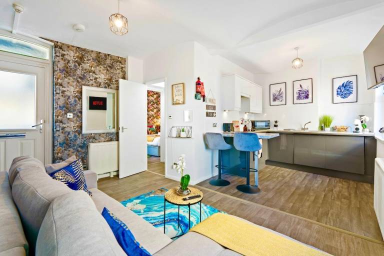 Brighton Apartment Near Beach Walk Everywhere — photo 3