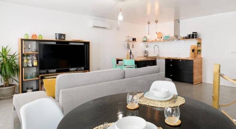 Apartment with garden, terrace & pool — photo 4