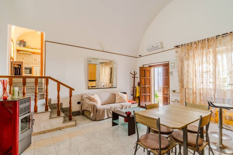 Apartment with barbeque & patio | City view — photo 5