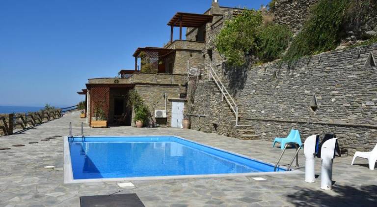 Pleasant vacation home with pool, hot tub & terrace | Pets are welcome in Andros