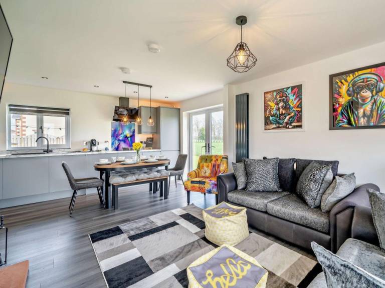 Fully equipped vacation home with barbeque, hot tub & garden | Pet-friendly — photo 2