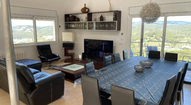 Charming villa with hot tub & pool | Dogs allowed — photo 3