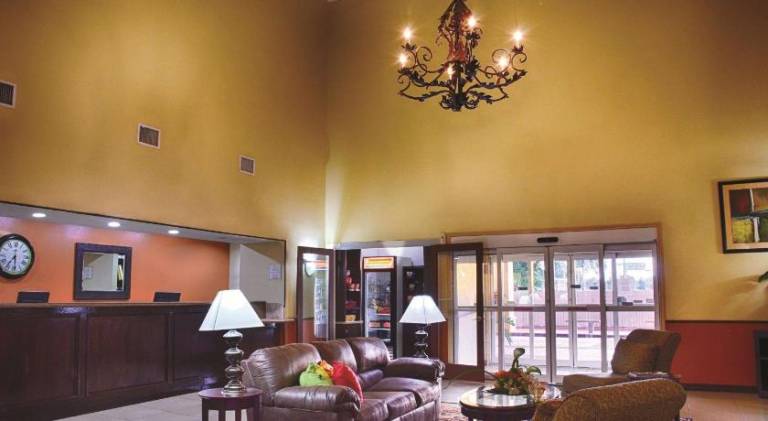 La Quinta Inn & Suites by Wyndham Alice — photo 2
