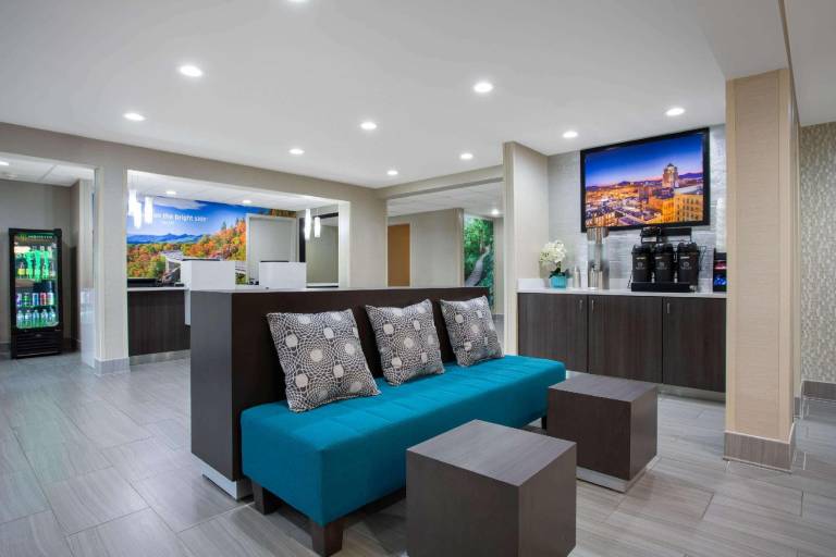 La Quinta Inn by Wyndham Roanoke Salem — photo 2