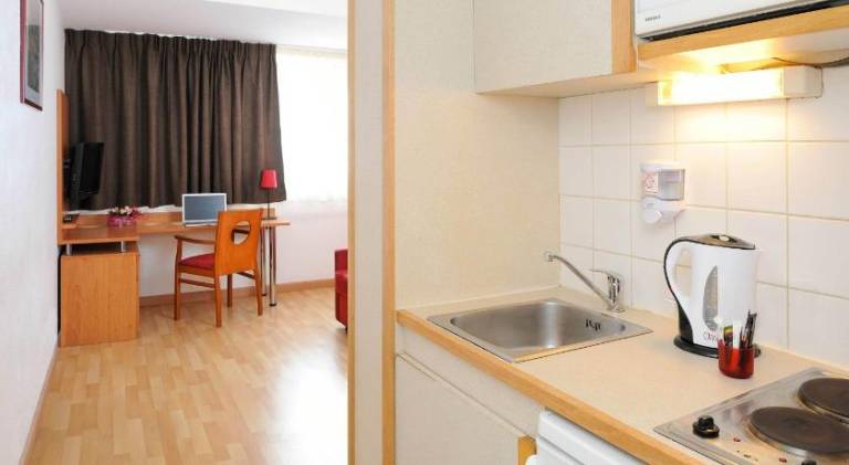 Serviced apartment with terrace — photo 3