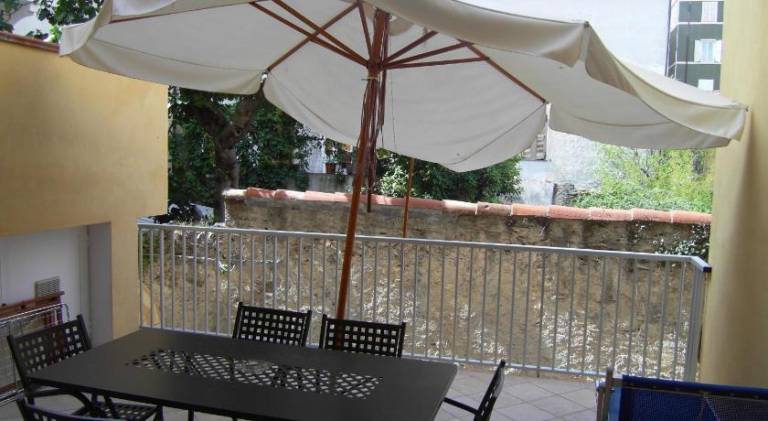 Serviced apartment with patio in Laigueglia
