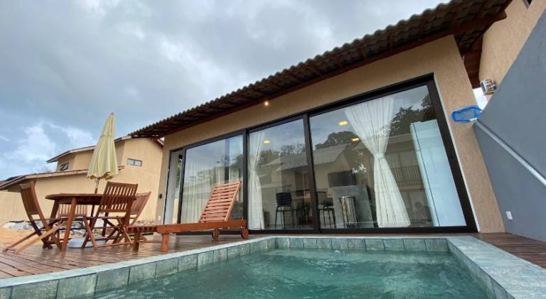 House with pool — photo 4