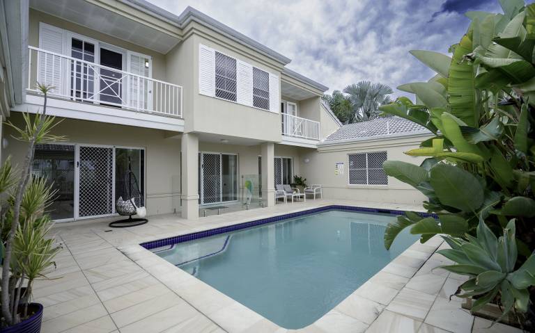 House  Mermaid Beach