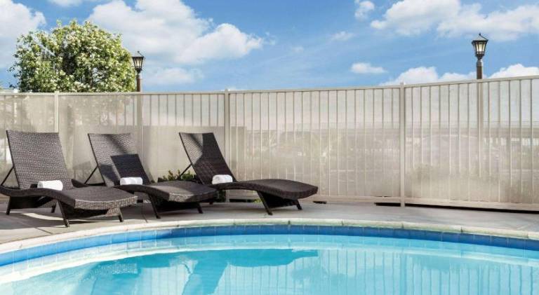 La Quinta Inn & Suites by Wyndham Hesperia Victorville — photo 4