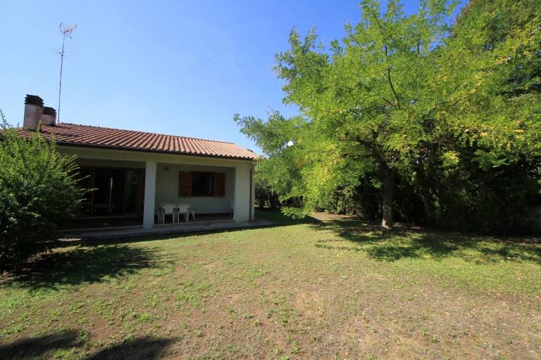 Villa with yard & barbeque — photo 5