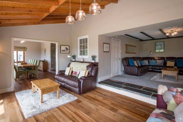 Family-oriented cottage with jacuzzi & yard | Pets allowed — photo 5
