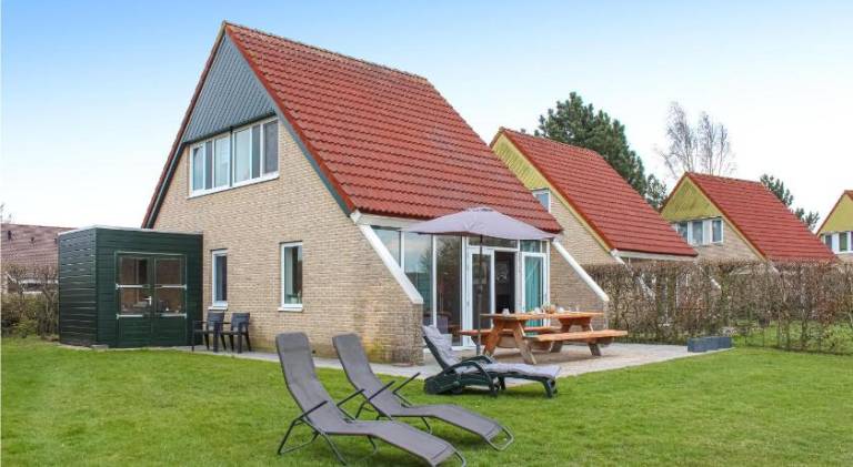 Vacation home with pool in Groningen
