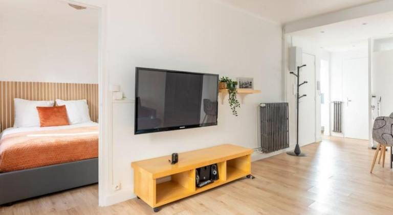 Holiday apartment with 1 room for 5 persons in Malakoff