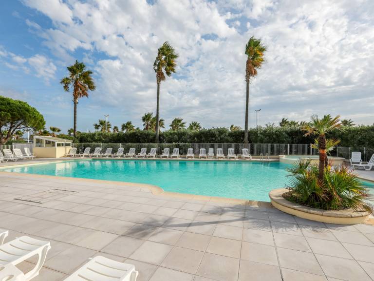 Family-friendly wonderful apartment with patio & pool | Sea view | Next to the beach | Pets allowed — photo 2