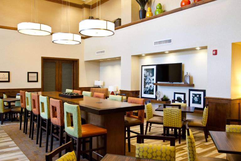 Hampton Inn & Suites Salinas — photo 2