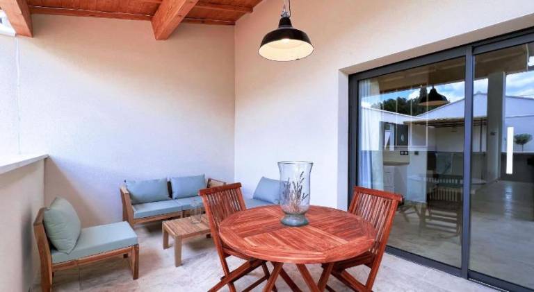 Apartment with jacuzzi, terrace & private pool — photo 5