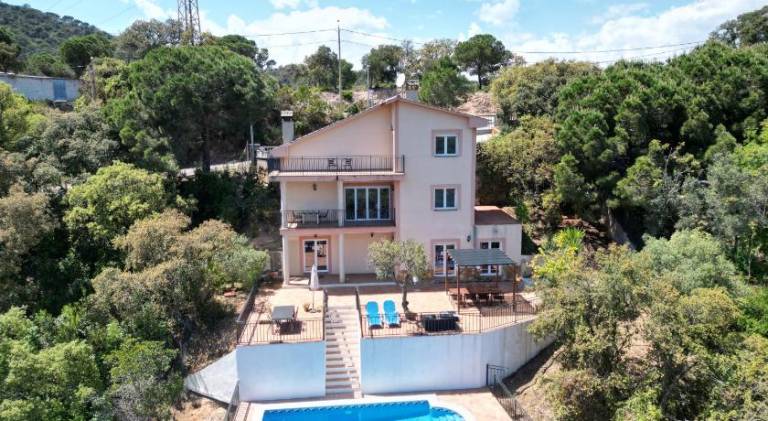 Villa with barbecue, patio & private pool in Lloret de Mar