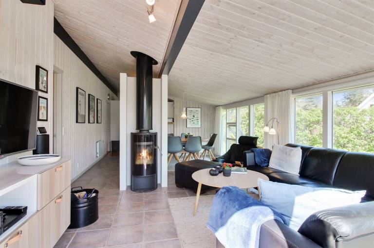 Fully equipped pleasant vacation home with barbeque, hot tub & patio | Dogs allowed — photo 2