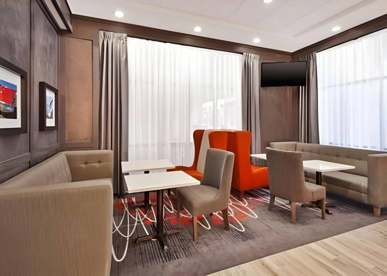Hampton Inn Detroit/Dearborn — photo 3