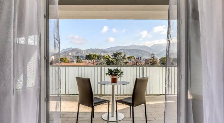 Serviced apartment with terrace — photo 3