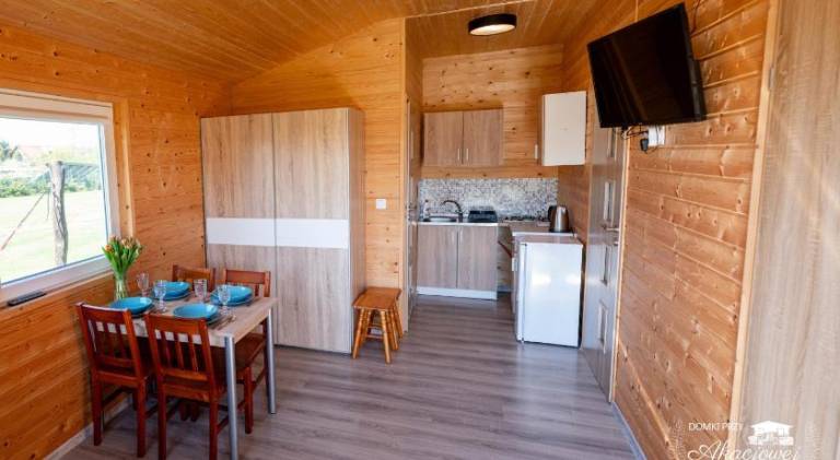 Lodge with BBQ, patio & garden — photo 5