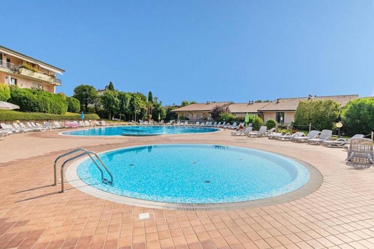 Serviced apartment with pool, barbecue & garden | Close to the beach | Dogs allowed — photo 3