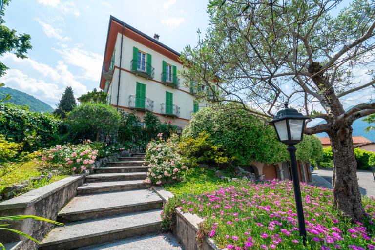 Rental apartment with yard | Mountain view in Tremezzina