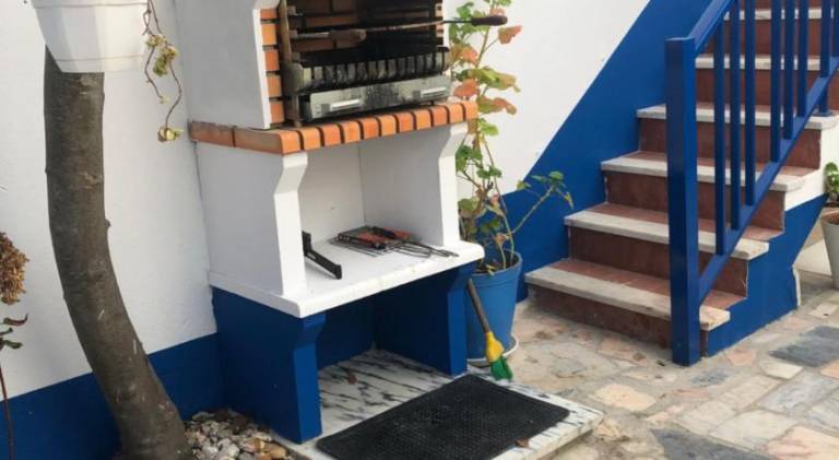 Holiday apartment with barbecue, terrace & yard — photo 5