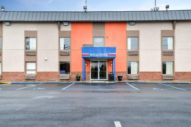 Motel 6 Toledo, OH in Toledo