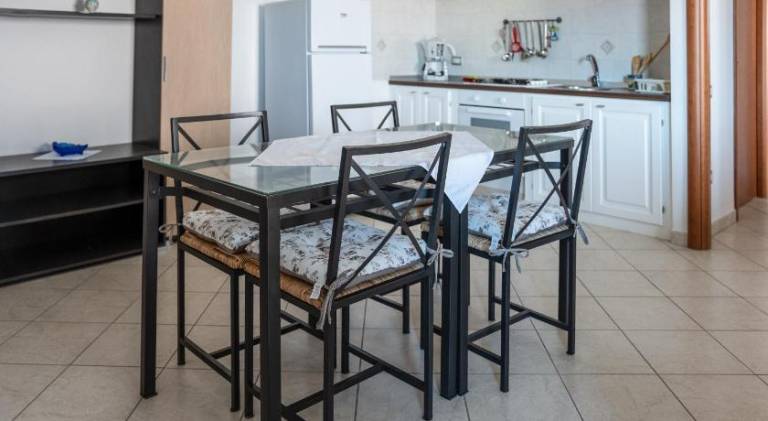 Apartment with 2 rooms for 4 persons — photo 3