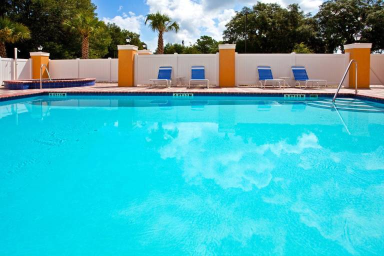 Holiday Inn Express Hotel & Suites Brooksville-I-75 By IHG — photo 3