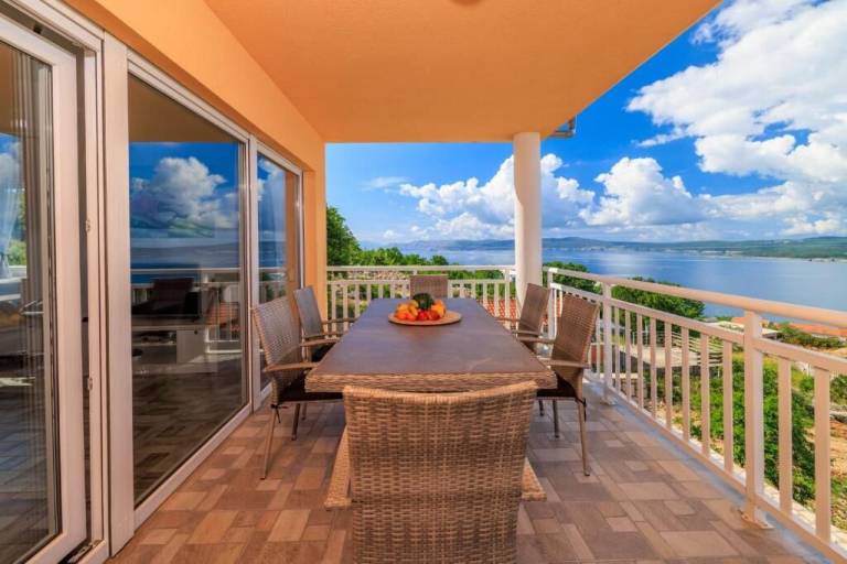 Rental apartment with barbeque, terrace & garden | Sea view in Crikvenica