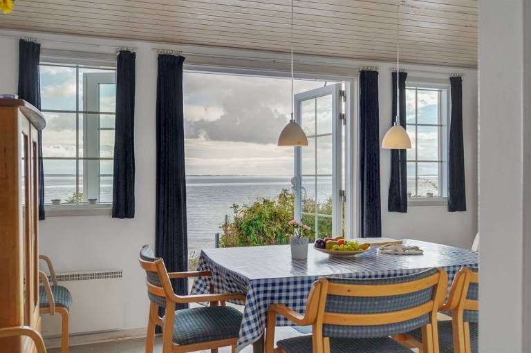 Vacation home with grill & patio | Sea view — photo 5