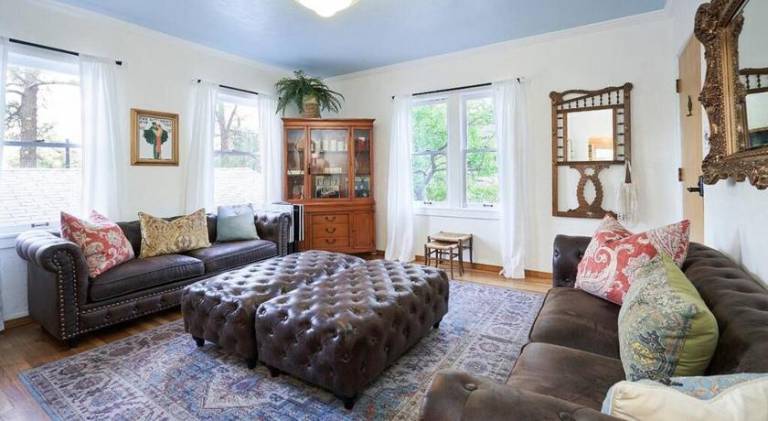 PRIVATE HOME Walk to Downtown CHERRY BLOSSOM COTTAGE Hot Tub SLEEPS UP TO 6 GUESTS — photo 2