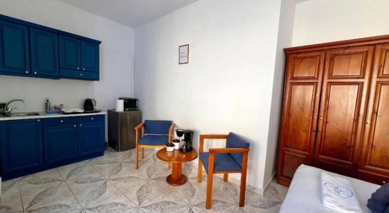 Rental apartment with patio — photo 4