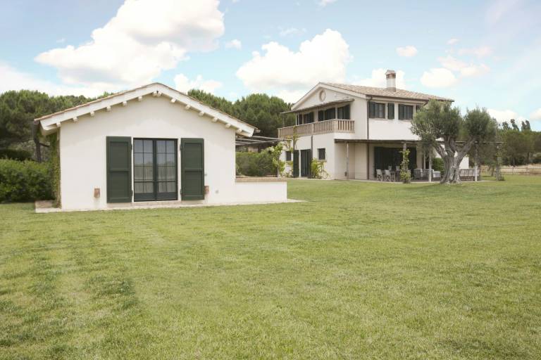 House with terrace, yard & barbeque — photo 3