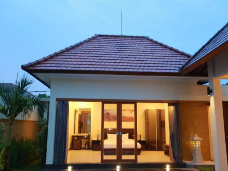 Villa with pool & hot tub — photo 3
