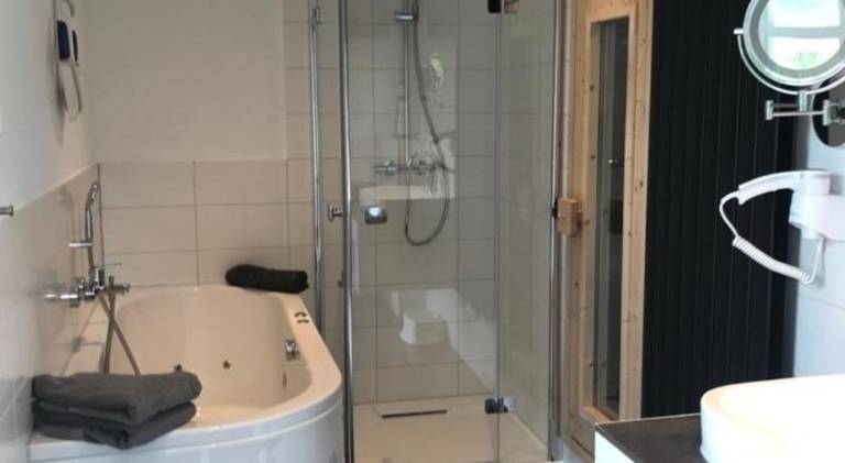 Holiday apartment with jacuzzi — photo 2