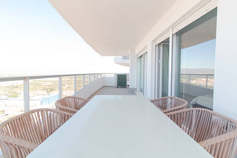 Rental apartment with pool, patio & garden — photo 3