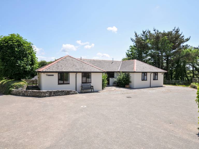Family-friendly cottage with pool & garden | Dogs allowed — photo 2