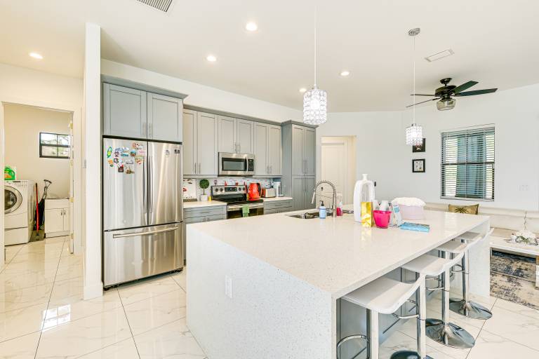 Day Trip to Fort Myers Beach: Pet-Friendly Home! — photo 4